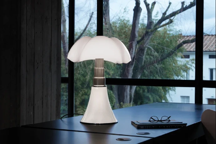 La lampe Pipistrello : objet phare du design industriel