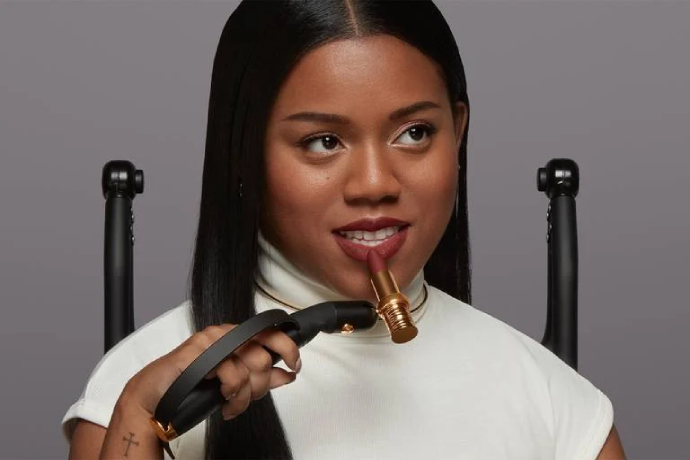 HAPTA : le premier applicateur de maquillage automatisé