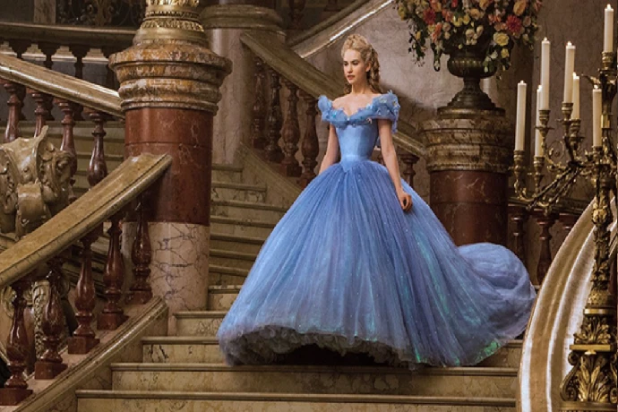 La tenue de bal de Lily James pour le film Disney Cendrillon