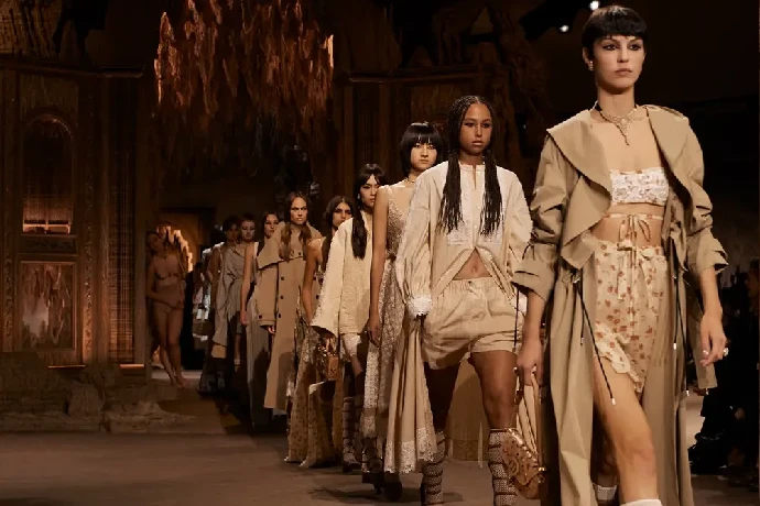 Le défilé Dior printemps 2023 : une collection historique