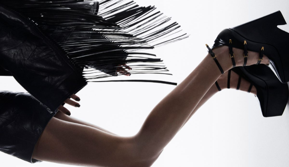 Versace nous présente TEMPEST : des escarpins vertigineux