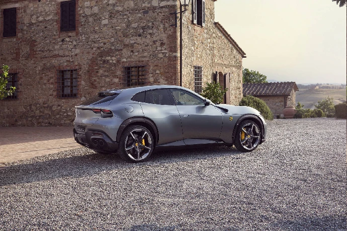 Ferrari lance son tout premier SUV, le Purosangue